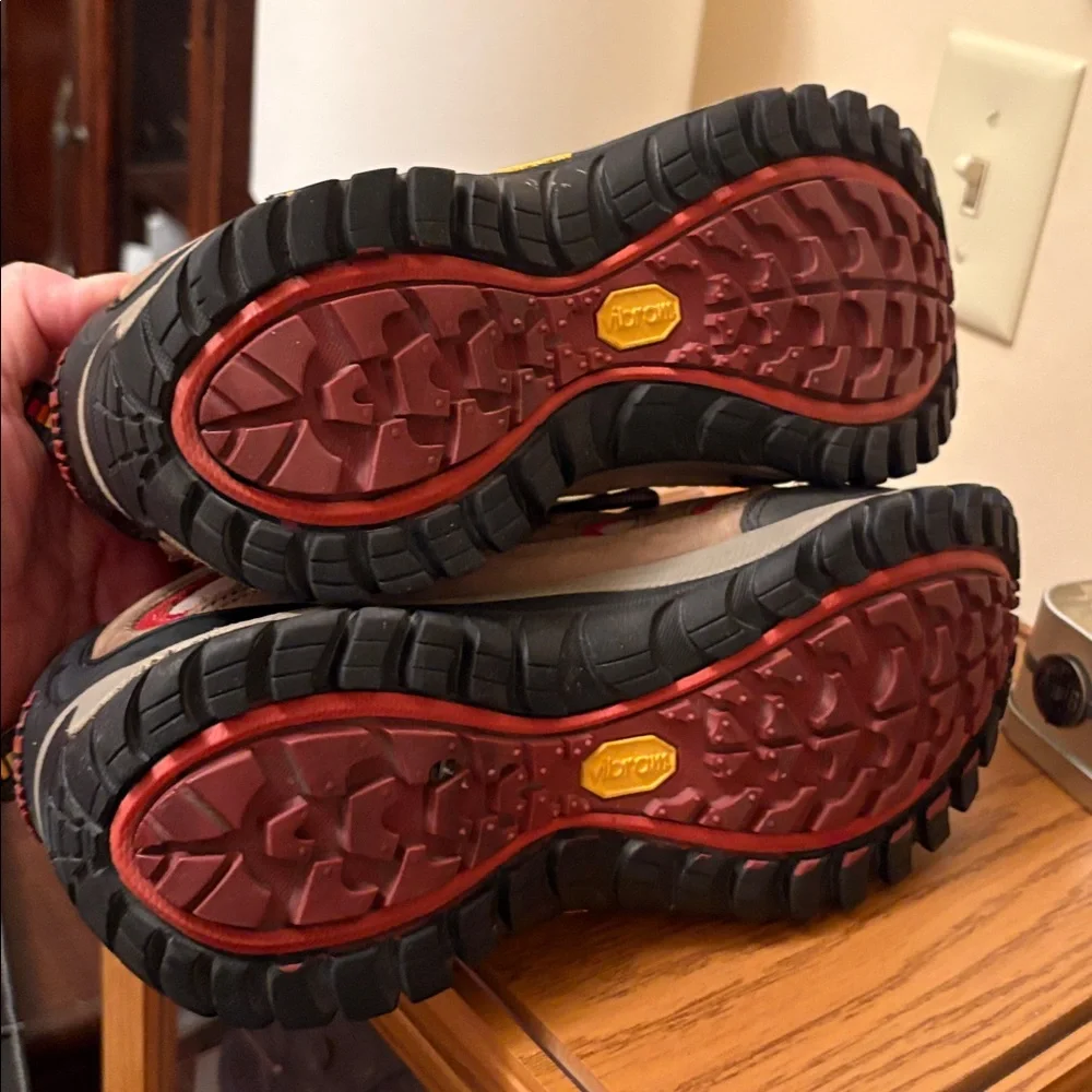MERRELL Radius Hiker Boots Mens Waterproof Low Top Vibram Brown Shoes Size 8